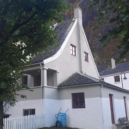 Fjordshelter- Cozy Townhouse *