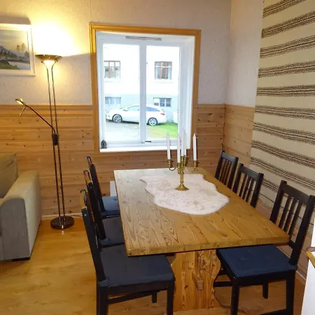 Fjordshelter- Cozy Townhouse Holiday home